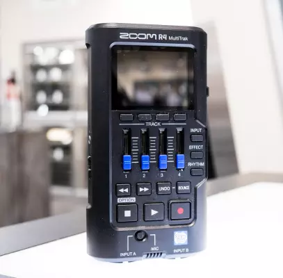 Zoom - R4 MultiTrak Recorder with Stereo Bouncing 2